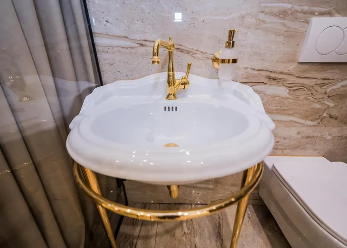 Emperor's Luxury - Unique Unesco Site
