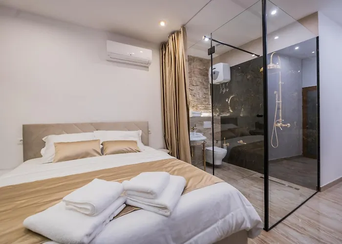 Emperor's Luxury - Unique Unesco Site Split